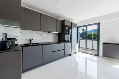 Cuisine ou kitchenette dans l'établissement Central 1-Br with Balcony Rue d’Antibes Cannes