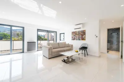 Coin salon dans l'établissement Central 1-Br with Balcony Rue d’Antibes Cannes