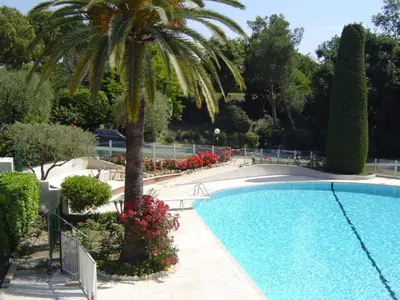 Piscine de l'établissement Beautiful tranquil apartment close to the sea ou située à proximité