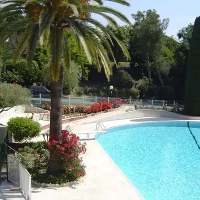 Beautiful tranquil apartment close to the sea