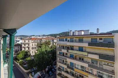 Vue générale sur la montagne ou vue sur la montagne depuis l'appartement
