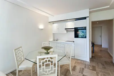 Cuisine ou kitchenette dans l'établissement REF 1233 - Cannes Croisette - Apartment for rent