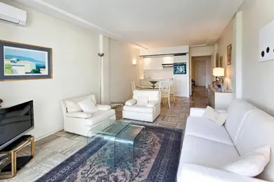 Coin salon dans l'établissement REF 1233 - Cannes Croisette - Apartment for rent