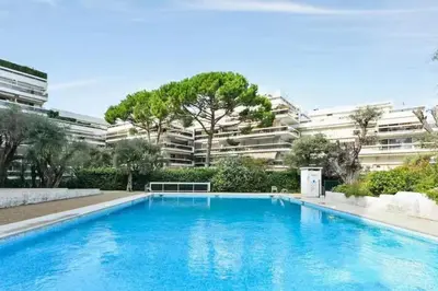 Piscine de l'établissement Studio with pool - near beach ou située à proximité