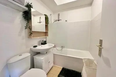 Salle de bains dans l'établissement Studio with pool - near beach