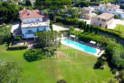 Piscine de l'établissement REF 137 - Cap d'Antibes seafront - Villa for rent ou située à proximité