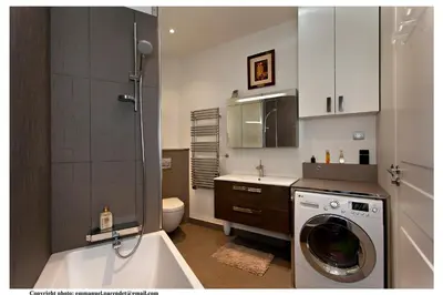 Salle de bains dans l'établissement REF 843 - Cannes Croisette - Sea view apartment for rent