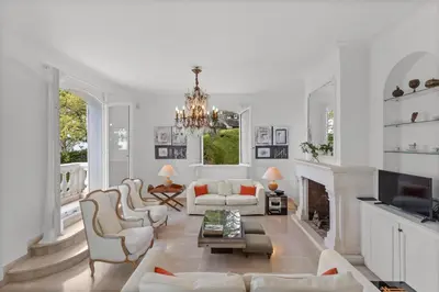 Coin salon dans l'établissement REF 1223 - Cannes - Villa for rent