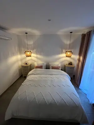 Un ou plusieurs lits dans un hébergement de l'établissement Appartement 200m de la plage