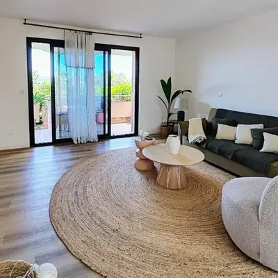 Beautiful Garden Apartment with Sea View 2 Bedrooms Ensuite