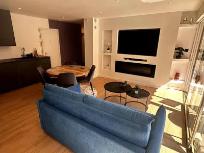 Télévision ou salle de divertissement dans l'établissement T2 refait à neuf à 50m de la plage Moure Rouge