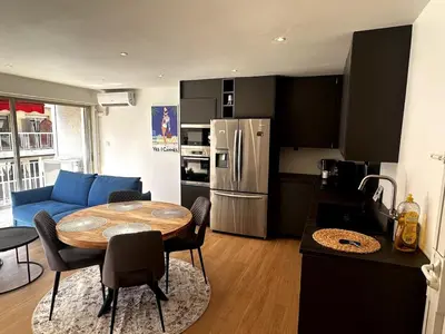 Cuisine ou kitchenette dans l'établissement T2 refait à neuf à 50m de la plage Moure Rouge