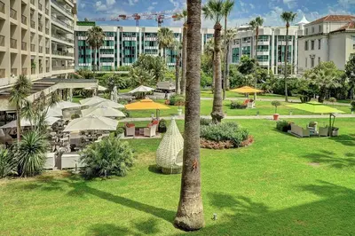 Jardin de l'établissement REF 1434 - Cannes Croisette - Sea view apartment for rent