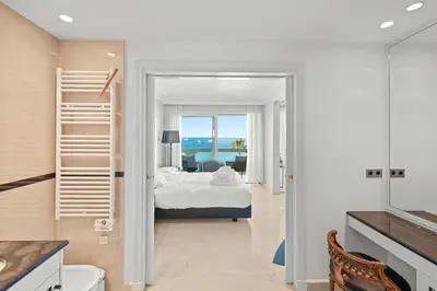 Un ou plusieurs lits dans un hébergement de l'établissement REF 1991 - Cannes Croisette - Sea view apartment for rent