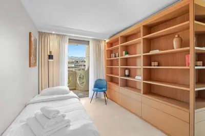 Un ou plusieurs lits dans un hébergement de l'établissement REF 1991 - Cannes Croisette - Sea view apartment for rent