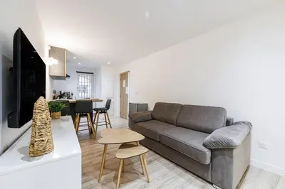 Télévision ou salle de divertissement dans l'établissement Charming 3-Room Old Antibes