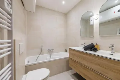 Salle de bains dans l'établissement Charming 3-Room Old Antibes