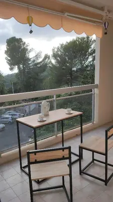 Balcon ou terrasse dans l'établissement Apartment with residential pool