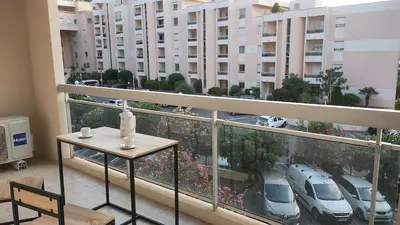 Balcon ou terrasse dans l'établissement Apartment with residential pool