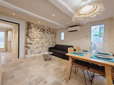 Coin salon dans l'établissement La Maison de la Baume - Cocon à proche des plages