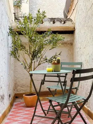Balcon ou terrasse dans l'établissement La Maison de la Baume - Cocon à proche des plages