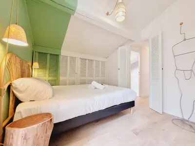 Un ou plusieurs lits dans un hébergement de l'établissement La Maison de la Baume - Cocon à proche des plages