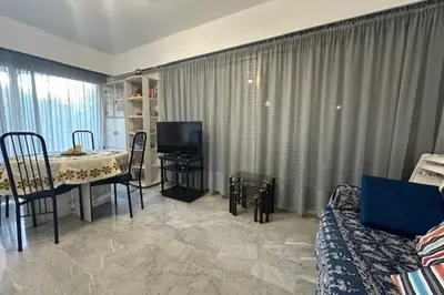 Télévision ou salle de divertissement dans l'établissement Charming corner 2 rooms of 51 m2 in Antibes