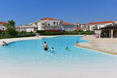Piscine de l'établissement Juan Flore ou située à proximité