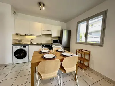 Cuisine ou kitchenette dans l'établissement Appartement 2 pièces avec terrasse et garage à Antibes - FR-1-252-201