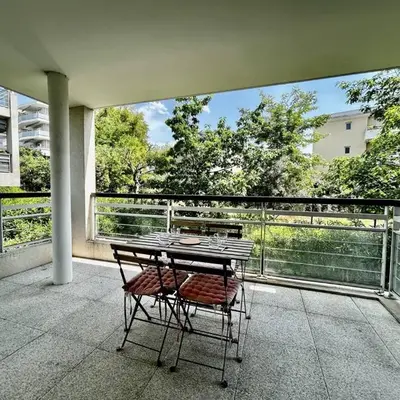 Appartement 2 pièces avec terrasse et garage à Antibes - FR-1-252-201