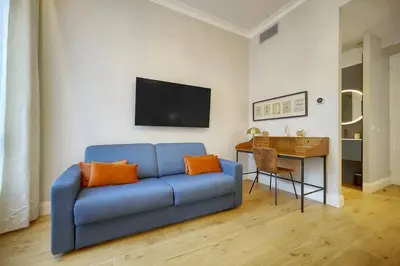 Télévision ou salle de divertissement dans l'établissement Belétage - 5BDR - 4 Bath - Cannes Center - Garage and AC