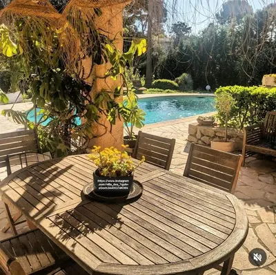 Piscine de l'établissement Bas de villa avec piscine à partager, sur la Côte d'Azur ou située à proximité