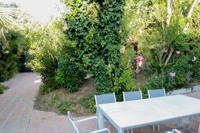 Jardin de l'établissement Villa jardin secret centre-ville d'Antibes