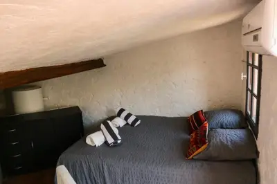 Un ou plusieurs lits dans un hébergement de l'établissement Villa jardin secret centre-ville d'Antibes