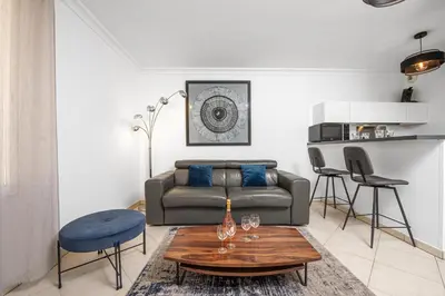 Coin salon dans l'établissement Joli deux pièces - Quartier Pointe Croisette - EC