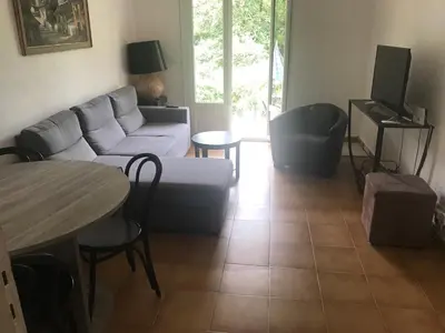 Coin salon dans l'établissement appartement Rez de Jardin,Bas de villa