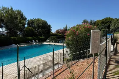 Piscine de l'établissement Beautiful 2-bedroom apartment with sea view - swimming pool - tennis court ou située à proximité