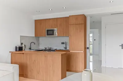 Cuisine ou kitchenette dans l'établissement Les étoiles centre Juan Les Pins 6 couchages