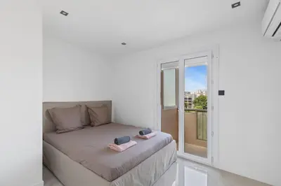 Un ou plusieurs lits dans un hébergement de l'établissement Les étoiles centre Juan Les Pins 6 couchages
