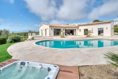 Piscine de l'établissement REF 2144 - Cannes Californie- Villa for rent ou située à proximité