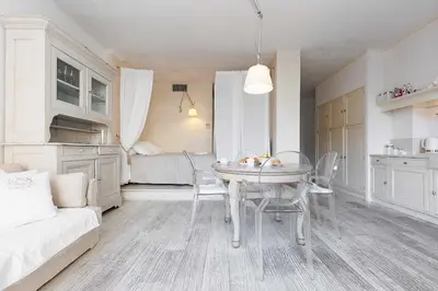 Cuisine ou kitchenette dans l'établissement CG Armenonville White