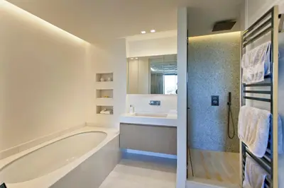 Salle de bains dans l'établissement REF 1238 - Cannes Croisette - Sea view apartment for rent