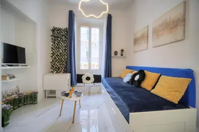 Coin salon dans l'établissement Agréable Studio rue ANIBES-HYPER CENTRE A0B211