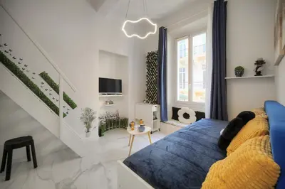 Coin salon dans l'établissement Agréable Studio rue ANIBES-HYPER CENTRE A0B211