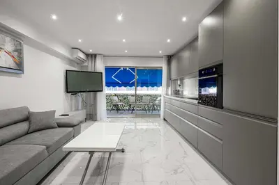 Cuisine ou kitchenette dans l'établissement Gorgeous apartment - Near Beach - 2BR-6p