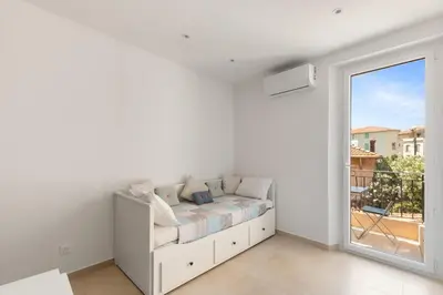 Coin salon dans l'établissement La Gravette Coeur du vieil Antibes