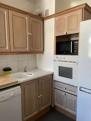 Cuisine ou kitchenette dans l'établissement Le Niquet spacious 2-bedroom apartment in the heart of Antibes