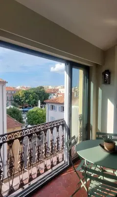 Balcon ou terrasse dans l'établissement Appartement 3 pièces plein vieil antibes