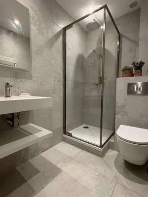 Salle de bains dans l'établissement Appartement 3 pièces plein vieil antibes