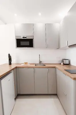 Cuisine ou kitchenette dans l'établissement Charming studio - 2P - Sea view - Antibes